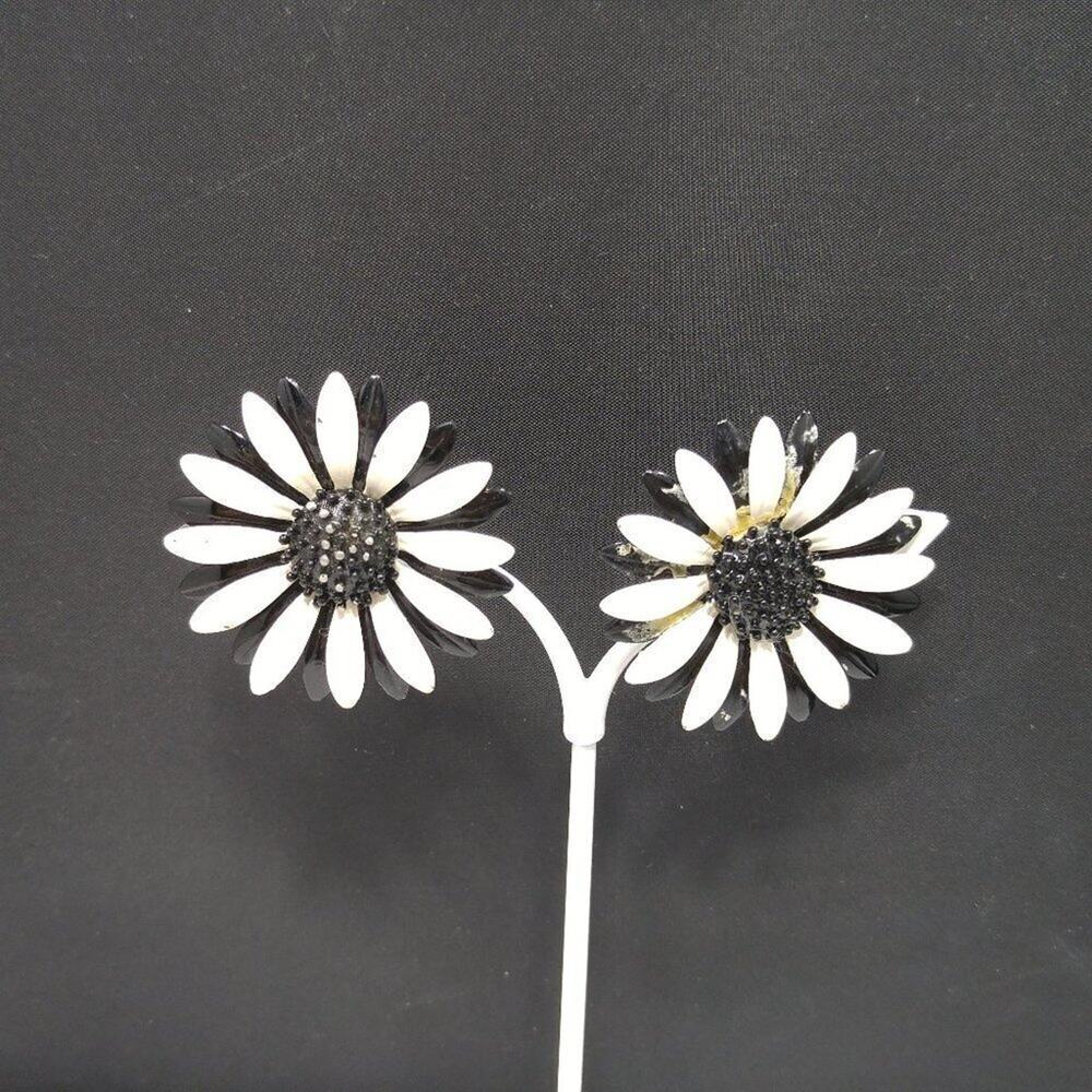 Vintage Enamel Floral Earrings, Black and White Flowers, Clip on Earrings